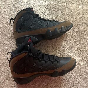 Jordan Men's Black and Brown Sneakers